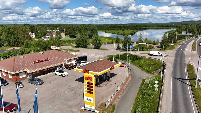 St1 Pello ja St1 Joppari ilmasta kuvattuna, taustalla Tornionjoen suvanto
